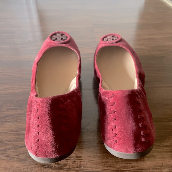 Tory Burch Allie Ballet Flat in Borscht Suede (Burgundy) - Picture 4 of 9